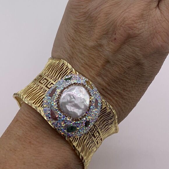 New, no tags, hard acrylic clamshell, clutch purse, mirror gold, fully lined - Picture 10 of 16